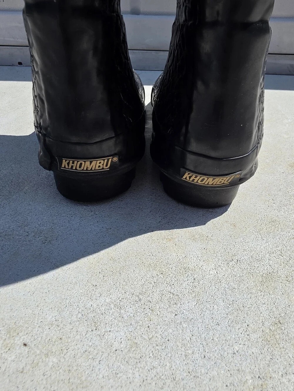 Khombu Black Crocodike Embossed Rain Boot — Size 9